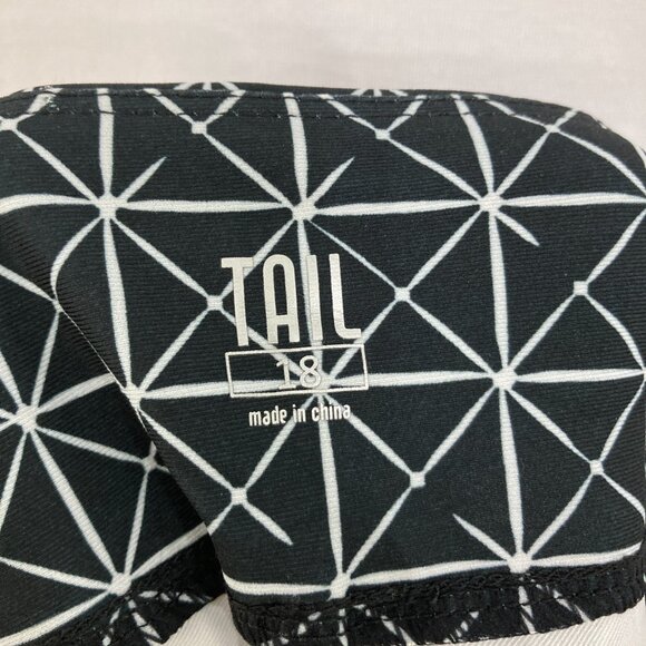 Tail size 18 Black White Geometric Performance Active Stretch Bermuda Shorts - Picture 2 of 10